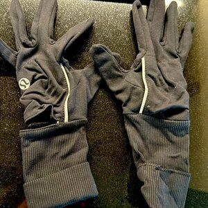 Barely worn lulu lemon gloves. Bought and wore for one race.